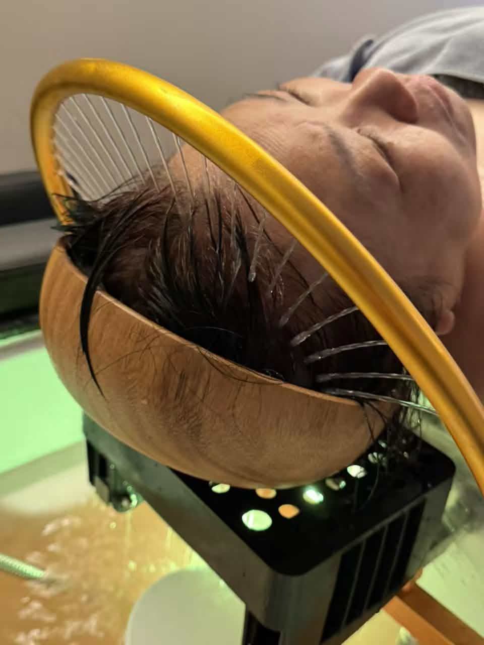 Head spa water therapy treatment